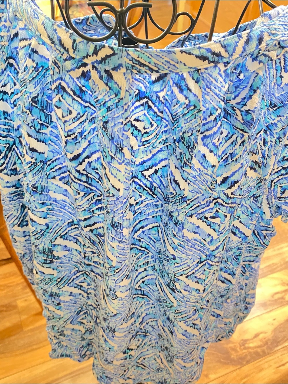 Laura Scott Blue & White Abstract Top